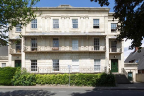 Judges Lodgings Hotel Apartments Gloucester Docks with Secure Parking